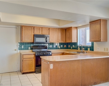 1724 Palm Street - Photo Thumbnail 9