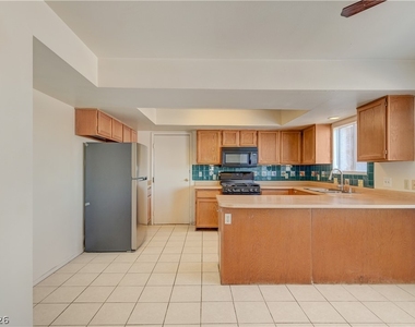 1724 Palm Street - Photo Thumbnail 7