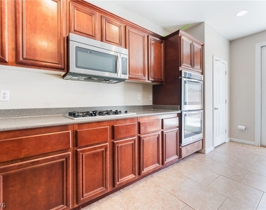6221 Villa Emo Street - Photo Thumbnail 9