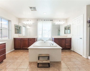 6221 Villa Emo Street - Photo Thumbnail 17