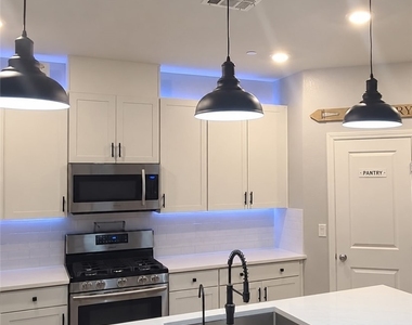 2881 Rolling Brook Place - Photo Thumbnail 2