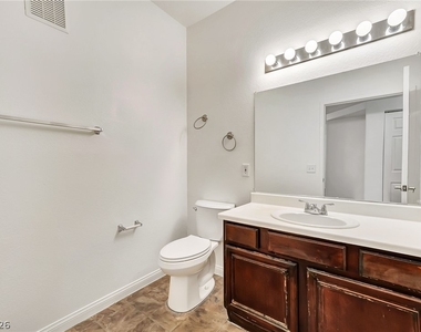 10245 S Maryland Parkway - Photo Thumbnail 21