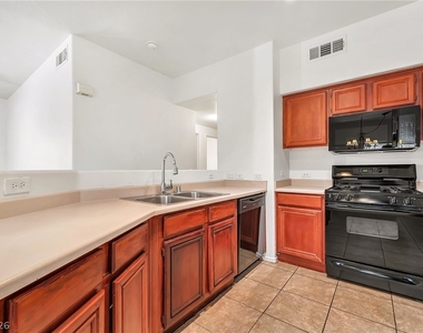 10245 S Maryland Parkway - Photo Thumbnail 9