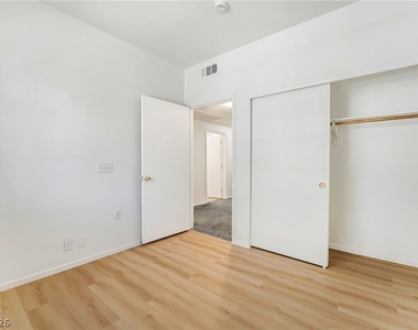 10245 S Maryland Parkway - Photo Thumbnail 19