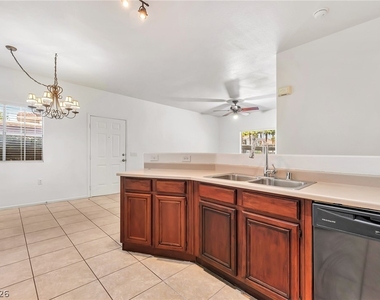 10245 S Maryland Parkway - Photo Thumbnail 11