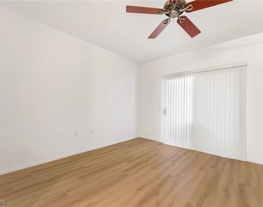 10245 S Maryland Parkway - Photo Thumbnail 13