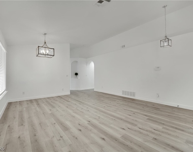 9228 Sun Rose Avenue - Photo Thumbnail 3