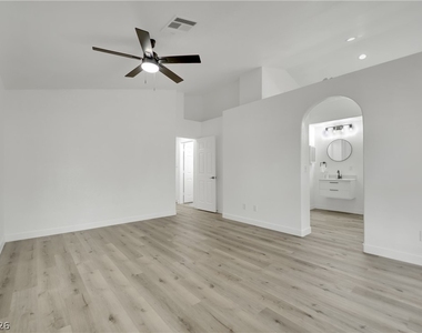 9228 Sun Rose Avenue - Photo Thumbnail 17
