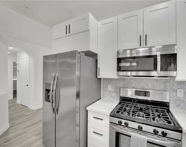9228 Sun Rose Avenue - Photo Thumbnail 6