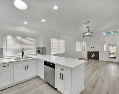 9228 Sun Rose Avenue - Photo Thumbnail 2