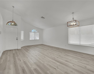 9228 Sun Rose Avenue - Photo Thumbnail 4