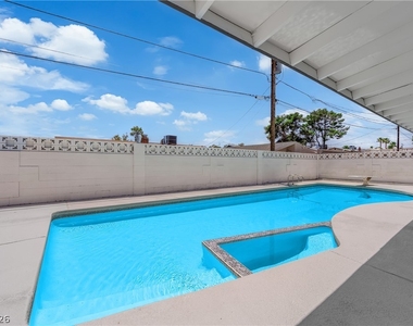 1524 Bonita Avenue - Photo Thumbnail 21