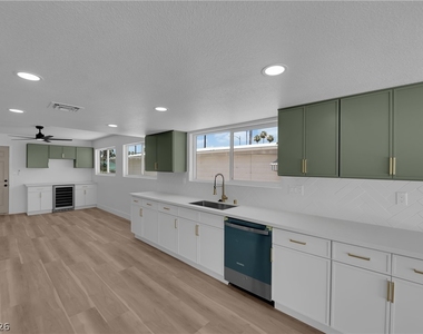 1524 Bonita Avenue - Photo Thumbnail 9