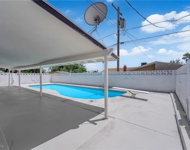 1524 Bonita Avenue - Photo Thumbnail 19
