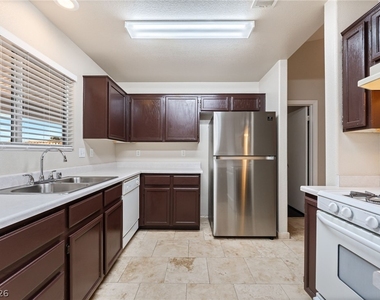 857 Lantham Place - Photo Thumbnail 10