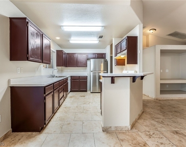 857 Lantham Place - Photo Thumbnail 8