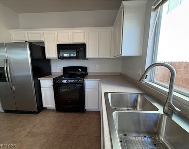 1129 Oceanwood Avenue - Photo Thumbnail 15