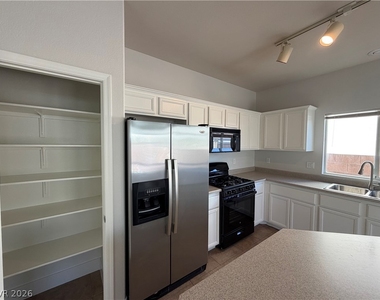 1129 Oceanwood Avenue - Photo Thumbnail 12
