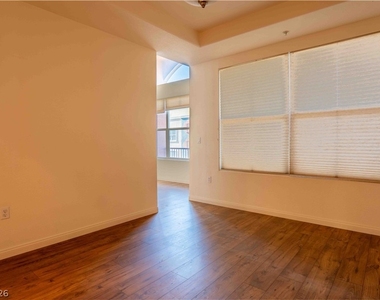44 E Serene Avenue - Photo Thumbnail 6