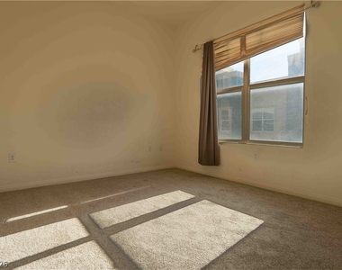 44 E Serene Avenue - Photo Thumbnail 13