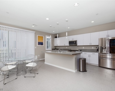 11283 Cactus Tower Avenue - Photo Thumbnail 7