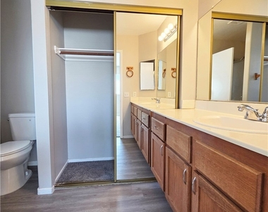 2115 Falcon Crest Avenue - Photo Thumbnail 12
