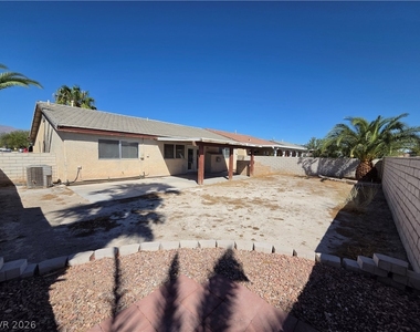 2115 Falcon Crest Avenue - Photo Thumbnail 20
