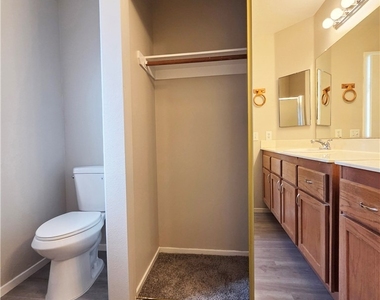 2115 Falcon Crest Avenue - Photo Thumbnail 14