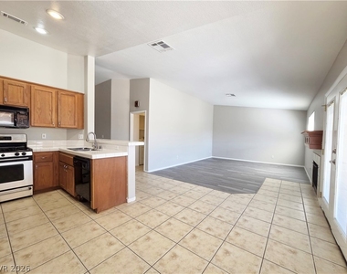 2115 Falcon Crest Avenue - Photo Thumbnail 5