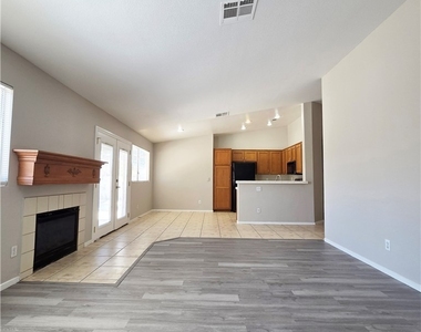 2115 Falcon Crest Avenue - Photo Thumbnail 9