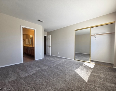 2115 Falcon Crest Avenue - Photo Thumbnail 15
