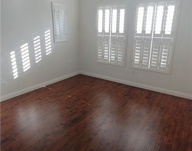 10711 Pappas Lane - Photo Thumbnail 12