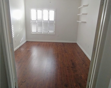 10711 Pappas Lane - Photo Thumbnail 10