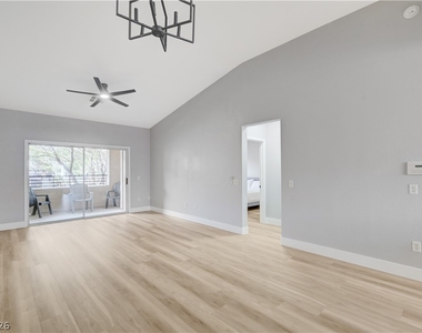 673 Peachy Canyon Circle - Photo Thumbnail 8