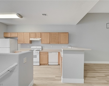 673 Peachy Canyon Circle - Photo Thumbnail 7