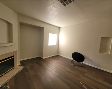 4730 E Craig Road - Photo Thumbnail 4