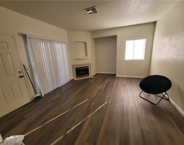 4730 E Craig Road - Photo Thumbnail 8