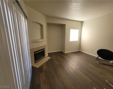4730 E Craig Road - Photo Thumbnail 3