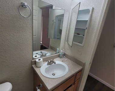 4730 E Craig Road - Photo Thumbnail 10
