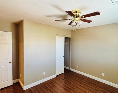 9759 Beach Rose Court - Photo Thumbnail 7