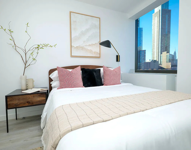 87 Commercial Street - Photo Thumbnail 5