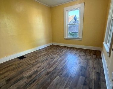 133 Delong Avenue - Photo Thumbnail 1