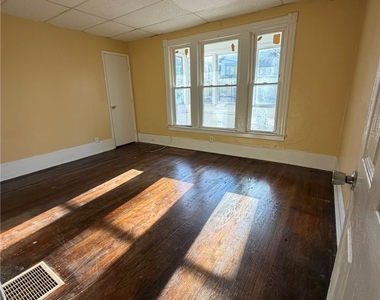 133 Delong Avenue - Photo Thumbnail 5