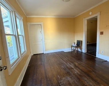 133 Delong Avenue - Photo Thumbnail 4