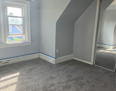 255 Ashland Avenue - Photo Thumbnail 5