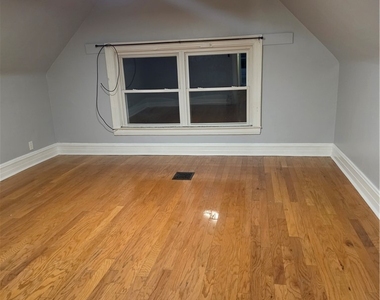 255 Ashland Avenue - Photo Thumbnail 3