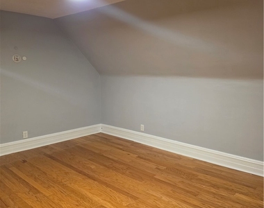 255 Ashland Avenue - Photo Thumbnail 4
