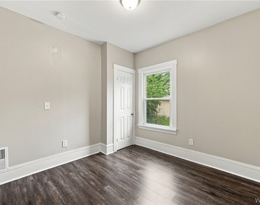 82 Dakota Street - Photo Thumbnail 9