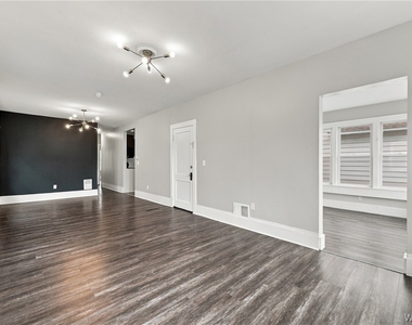 82 Dakota Street - Photo Thumbnail 5