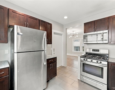 82 Dakota Street - Photo Thumbnail 2